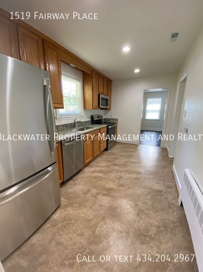 Building Photo - 1519 Fairway Pl