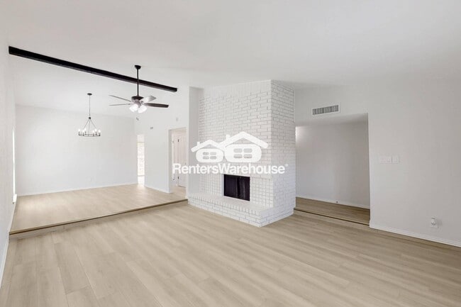Building Photo - 6407 Green Oaks Dr