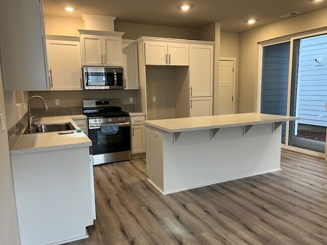 Foto del edificio - New 4 Bedroom 2.5 Bath Home McMinnville OR