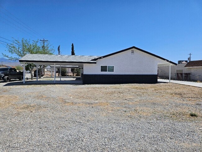 Foto del edificio - 1083 E Calvada Blvd