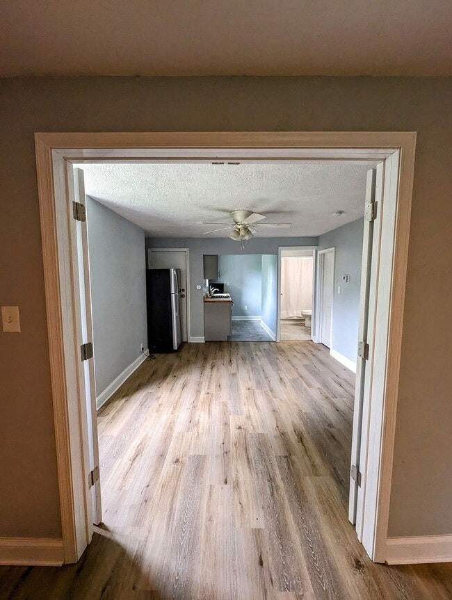 Photo - 1402 W Sycamore St Apartment