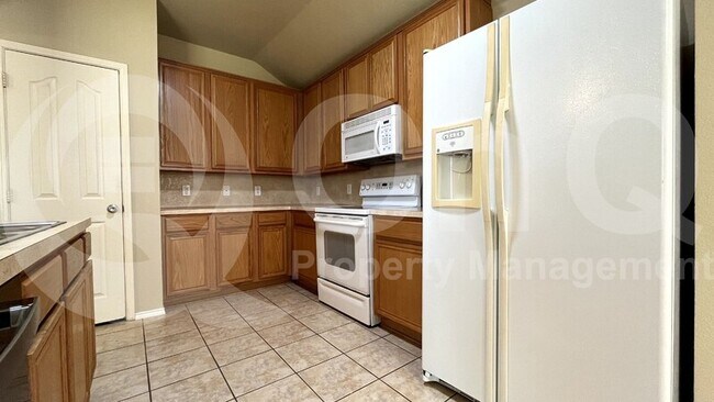 Building Photo - 233 Niagara Falls Dr