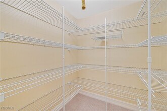 Building Photo - 975 Palm View Dr