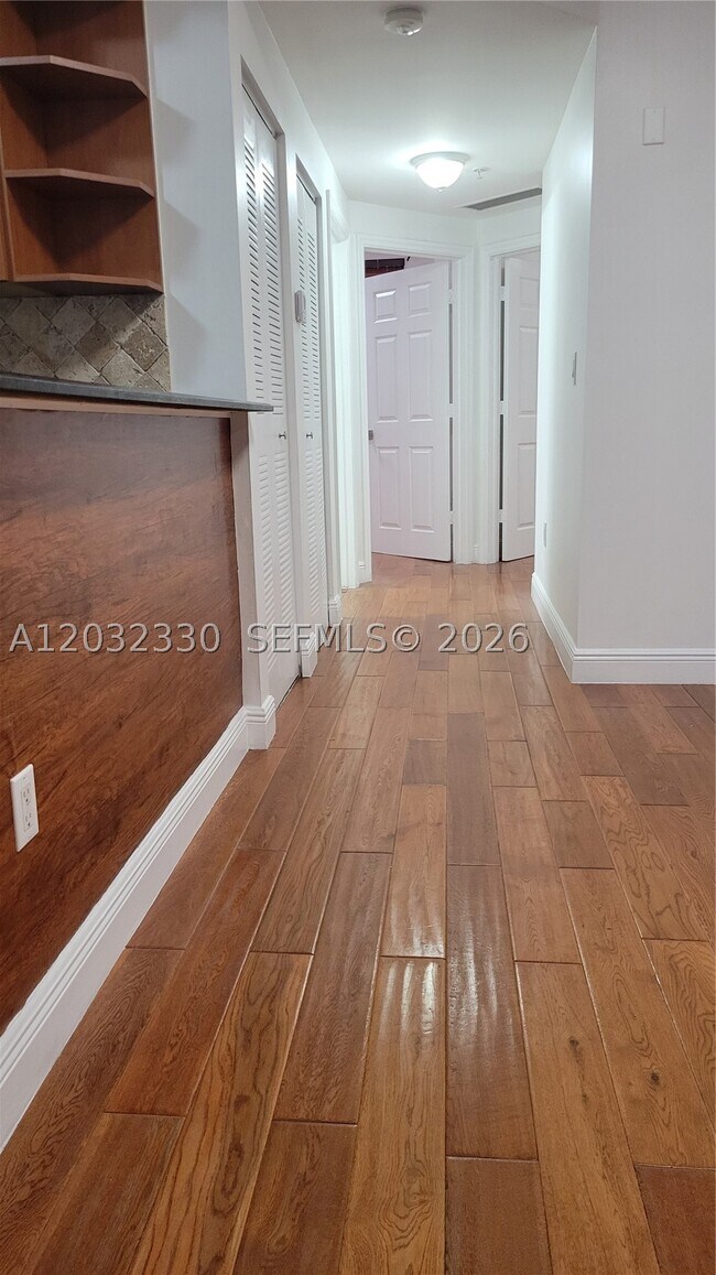 Foto del edificio - 8430 SW 8th St