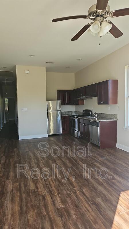 Foto del edificio - 4846 Camelia St