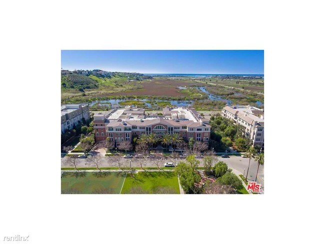 Building Photo - 6241 Crescent Park W