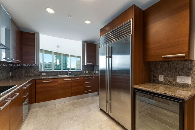 Foto del edificio - 5959 Collins Ave