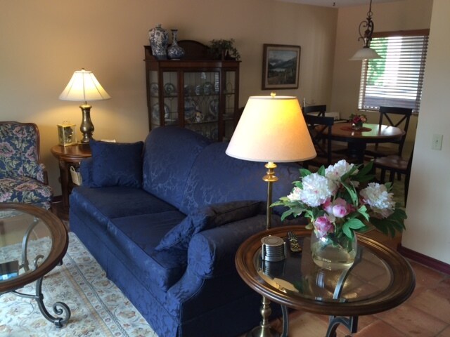 Sala de estar - 2512 Clairemont Dr