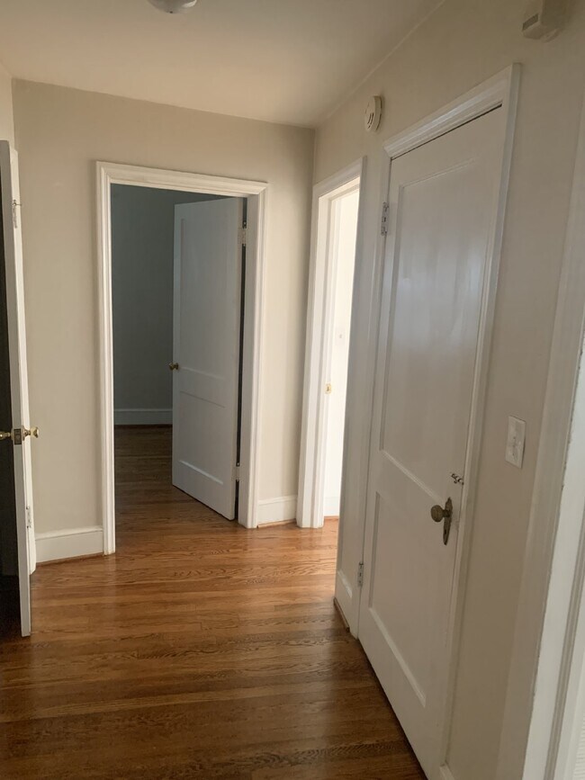 Foto del edificio - 1228 Wasena Ave SW