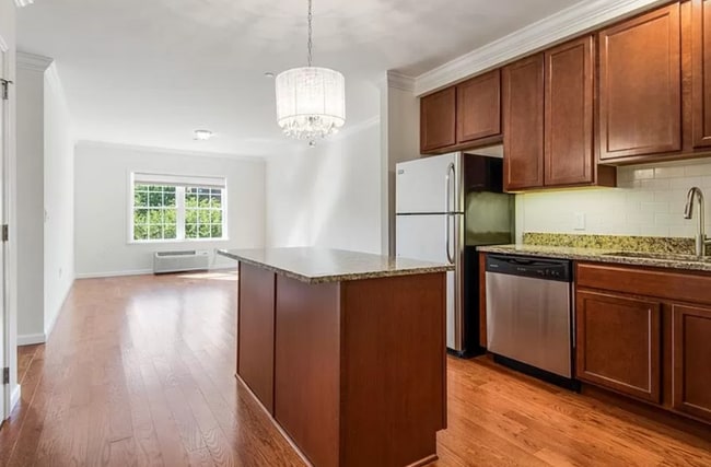 Building Photo - 48 Burling Ln