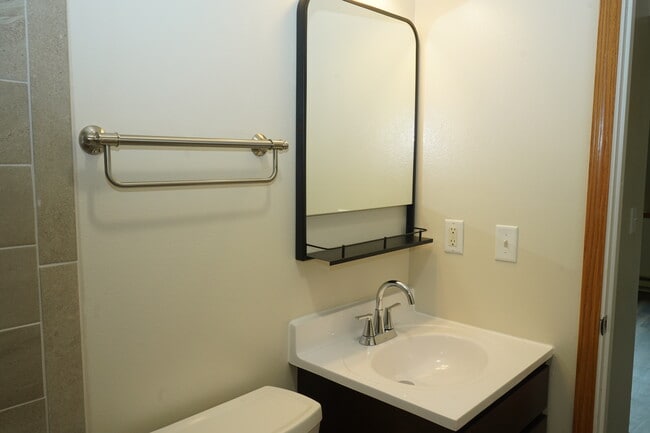 Building Photo - JJGF 2 - 851-861 Evergreen Dr