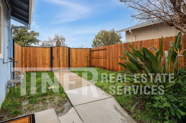 Foto del edificio - 3644 Cody Way