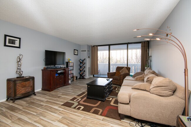 Foto del edificio - 6101 Edsall Rd