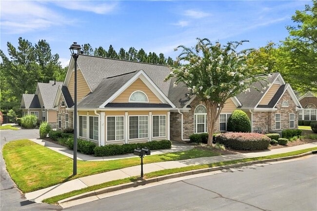 Building Photo - 3204 Village Ln