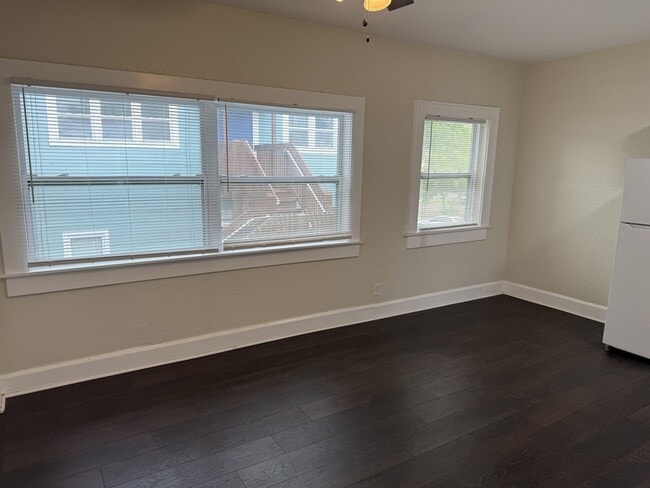 Building Photo - 2861 2nd Ave S