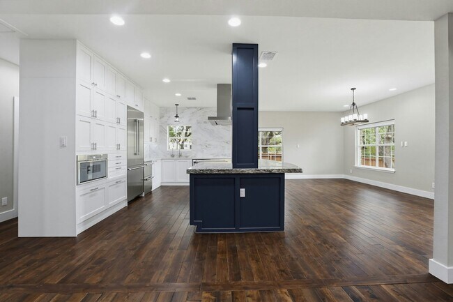 Building Photo - 17006 Silverwood Dr