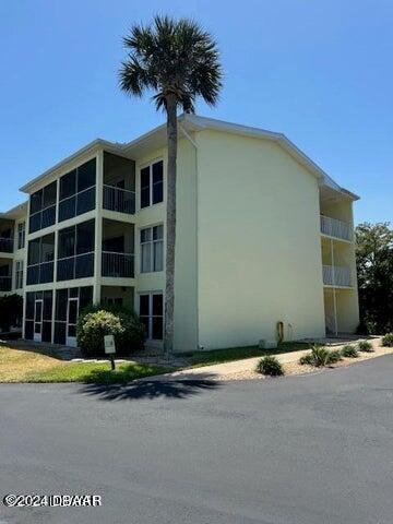 Building Photo - 717 S Beach St