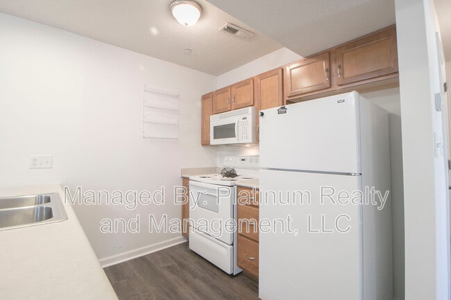Foto del edificio - 1640 Golf Club Ln