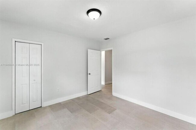 Foto del edificio - 3 bedroom in Miami FL 33147