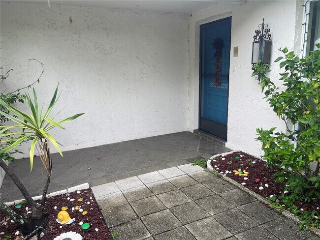 Foto del edificio - 7403 Populus Dr
