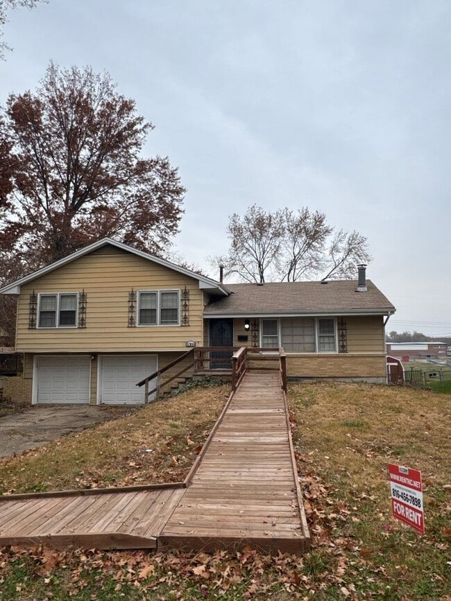 Building Photo - AVAILABLE NOW!! Move-In Before It Gets Too Cold! ??