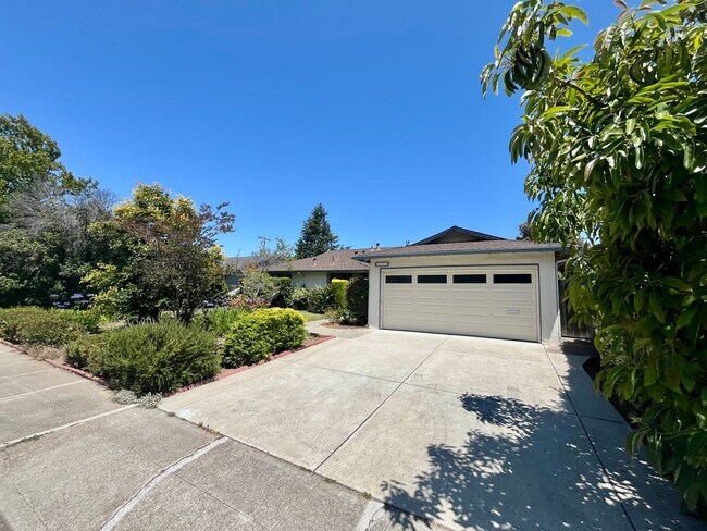 Foto del edificio - Charming 4BD/2BA Home in Prime Mountain Vi...