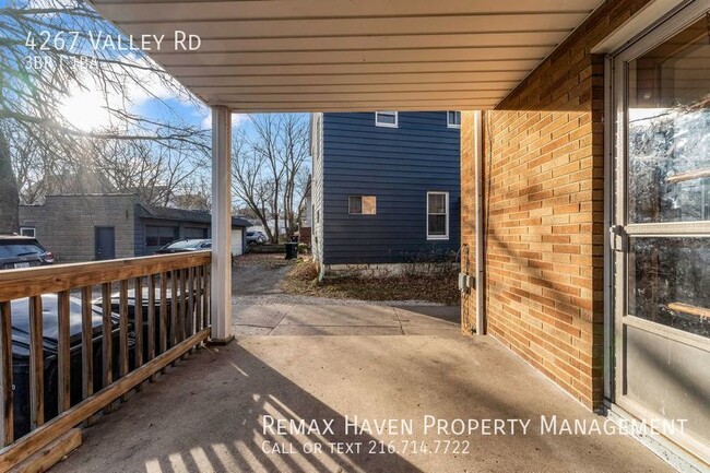 Building Photo - 4267 Valley Rd DN,  Cleveland - Spacious 3...