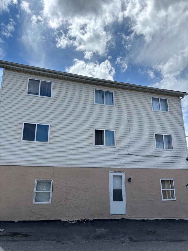 Building Photo - 408 Rose St