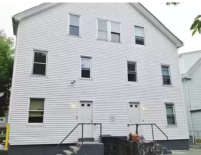 Building Photo - 394 Metacom Ave