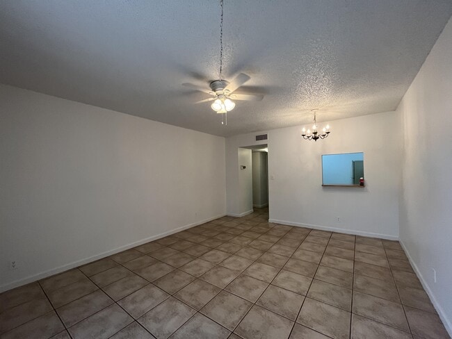 Foto del edificio - 4384 NW 9th Ave