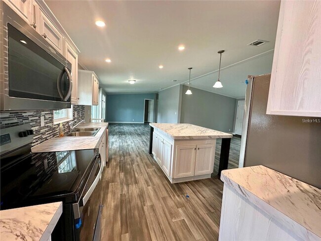 Building Photo - 55744 Holiday Cir