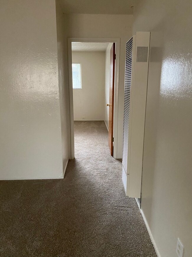 Building Photo - 1235o