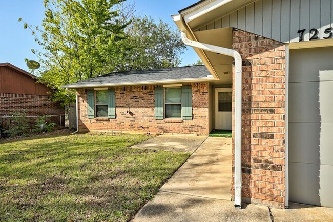 Foto del edificio - Beautiful 3 Bed 2 Bath Home Near Tinker Ai...