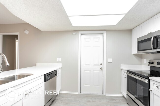 Foto del edificio - 5101 Glenhurst Ln