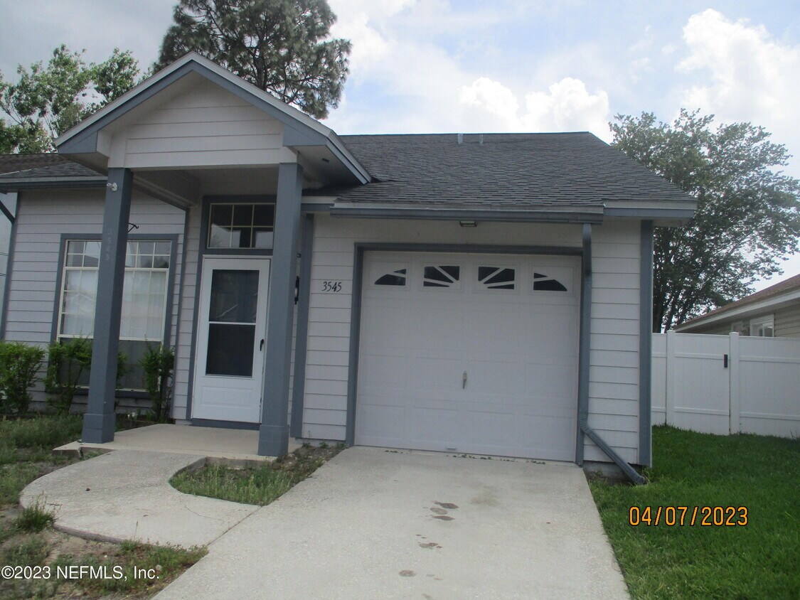 Primary Photo - 3545 Caroline Vale Blvd