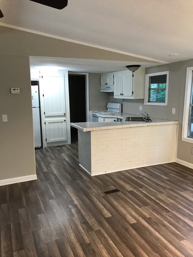 Building Photo - Newly Renovated Home with Land