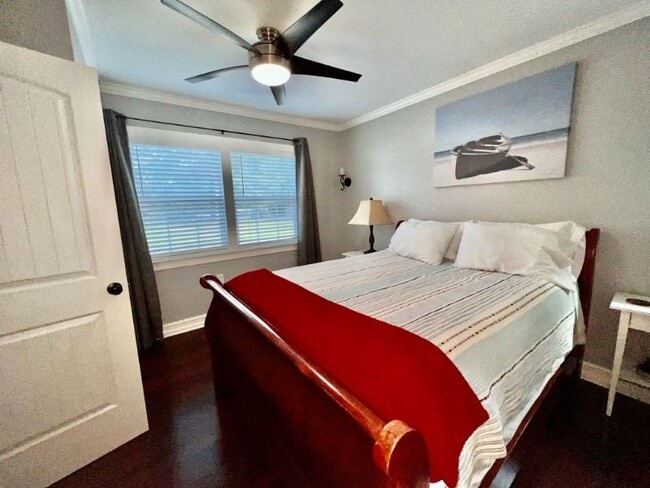 Foto del edificio - 1212 Tung Hill Dr