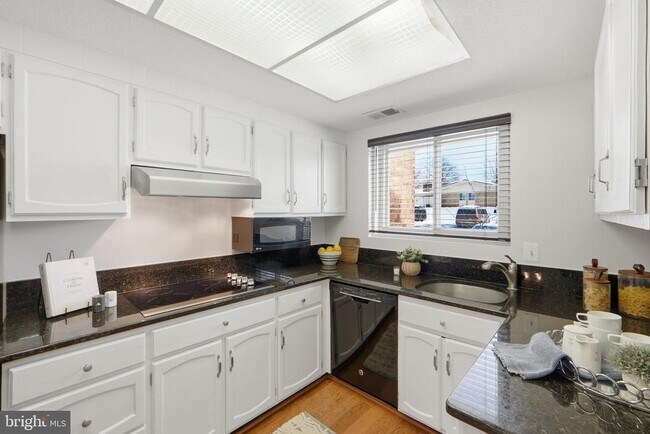 Foto del edificio - 3233 S Leisure World Blvd