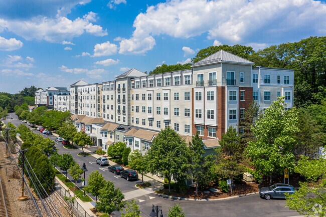 Foto del edificio - Woodland Station Apartments
