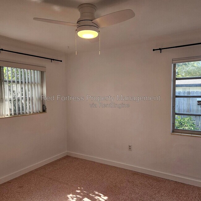Foto del edificio - 1531 Grace Ave
