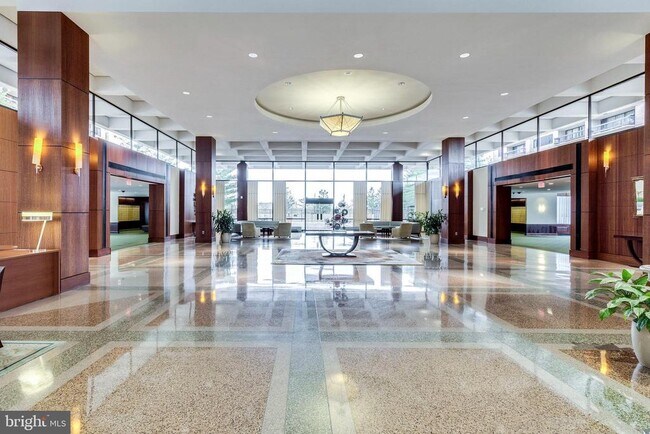 Foto del edificio - 3701 S George Mason Dr