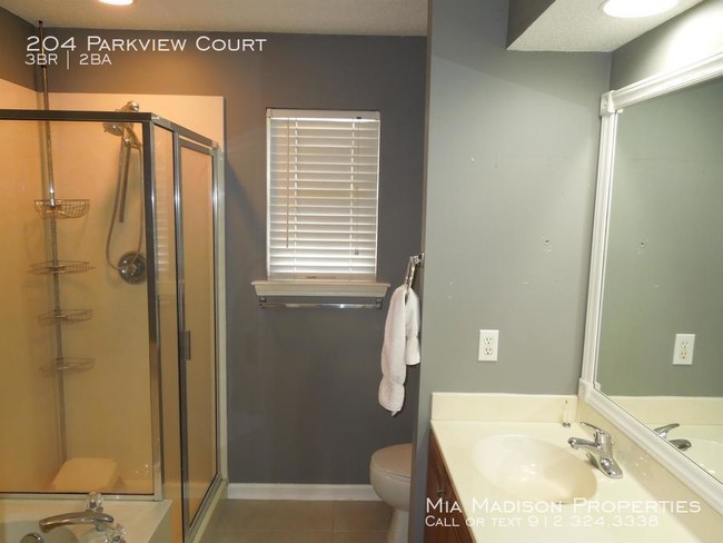 Foto del edificio - 204 Parkview Ct