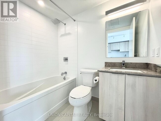 Building Photo - 501 Yonge St