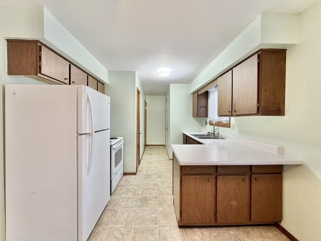 Building Photo - 1834 S Crosby Ave