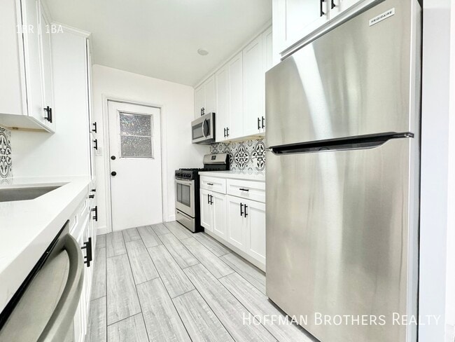 Building Photo - 2249 Merton Ave