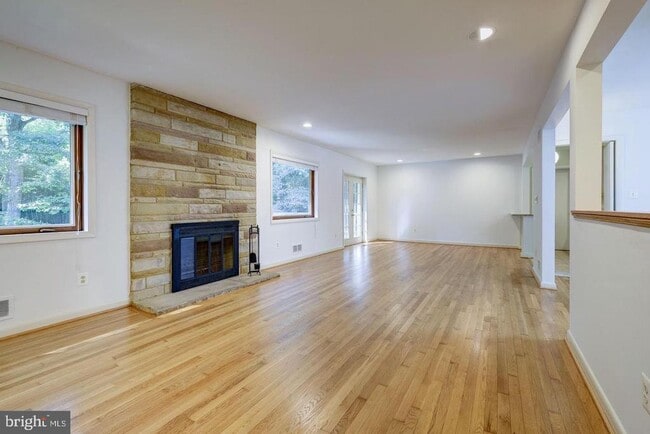 Building Photo - 6710 Persimmon Tree Rd
