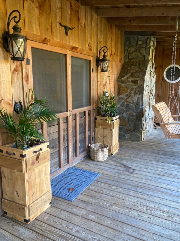Building Photo - 424 Roaring Creek Rd