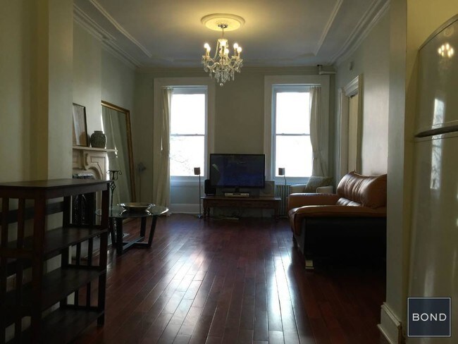 Building Photo - 320 E 77th St