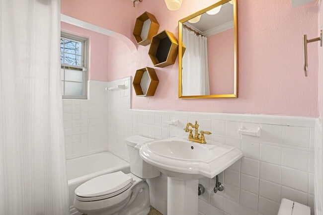 Bathroom with tub - 1409 Ivy St