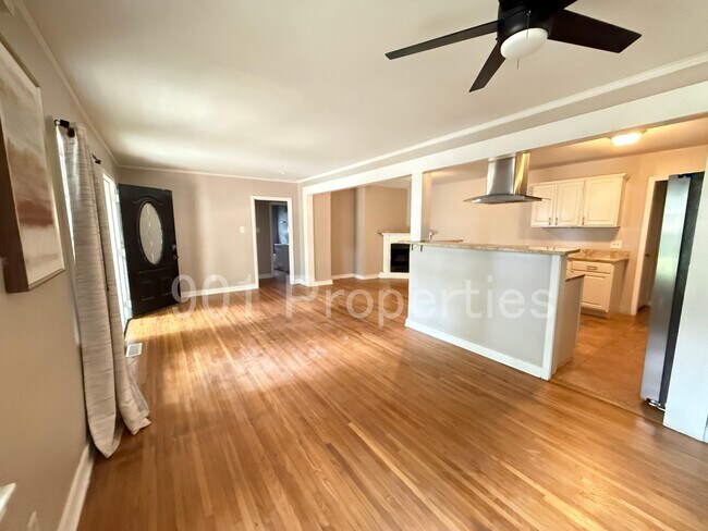 Foto del edificio - 4850 Flamingo Rd